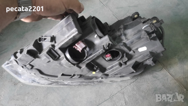 Продавам - оригинален десен ксенонов фар за VW Polo 2009-2015 със счупено стъкло, снимка 4 - Части - 51779936