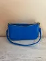 Нова синя чанта змийска кожа със златни елементи и малък вътрешен джоб 💙, снимка 1