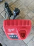 Milwaukee M12 зарядно, снимка 1