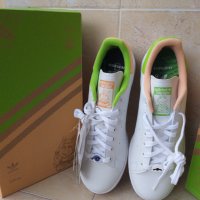 Adidas Stan Smith Miss Piggy & Kermit - мъжки кецове НОВИ С КУТИЯ РАЗМЕРИ - 43 1/3 /44/42/42 2/3, снимка 5 - Маратонки - 43989921