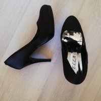 Черни обувки на висок ток, снимка 1 - Дамски обувки на ток - 26612828