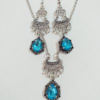  Разкошен комплект бижута във Викториански стил в лазурно синьо с богати орнаменти в цвят Сребро , снимка 4 - Бижутерийни комплекти - 33227765