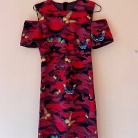 Червена камуфлажна рокля с пеперуди 🦋 , снимка 1 - Рокли - 43838735