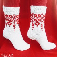 ,,Плетените чорапи на Баба Марта" - изплетени на 5 куки! Червени шевици!, снимка 1 - Други - 28115965