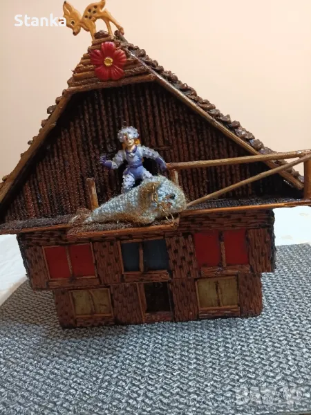 Дървена къщичка  от шишарки, снимка 1