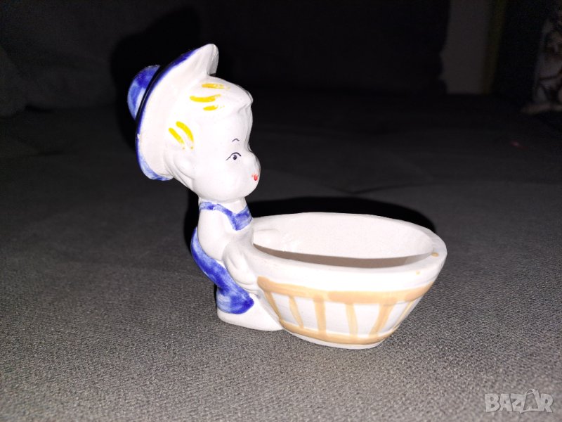 Сувенир фигурка на момче с ваничка, снимка 1