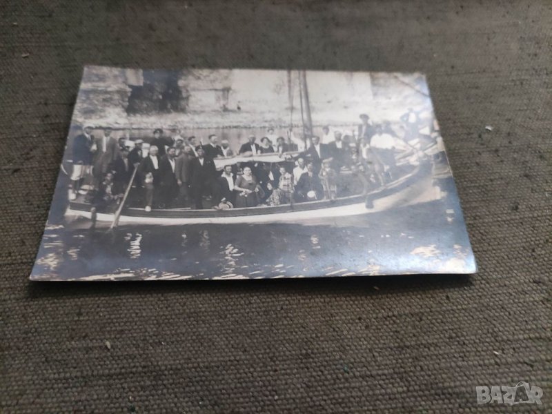 Продавам стара снимка Хора на лодки ,крепост, море, снимка 1