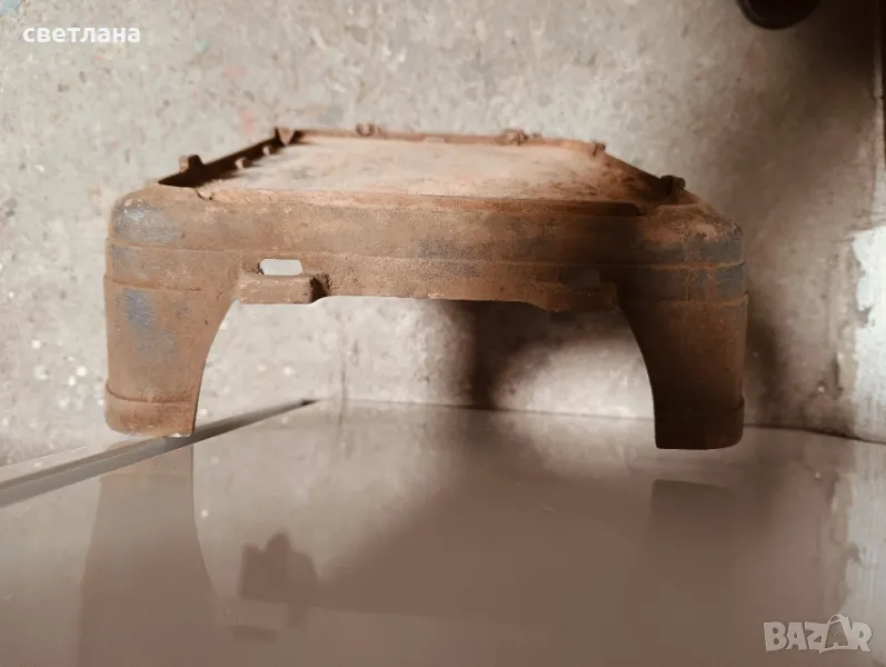 чугунена плоча с крака от печка пернишка права , снимка 1