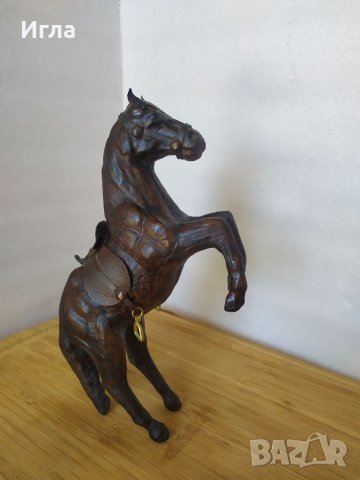 Дървена фигура на кон