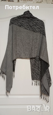 Предлагам два броя дамски шала, снимка 4 - Шалове - 52569370