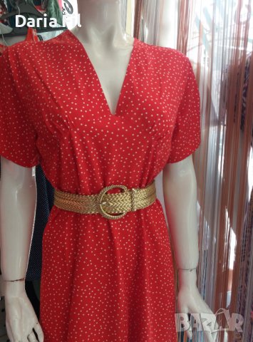 Червена рокля на ситни бели точици с остро деколте, снимка 2 - Рокли - 37500205