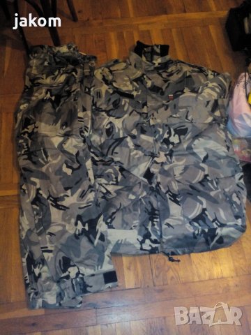 Продавам камулажни дрехи 