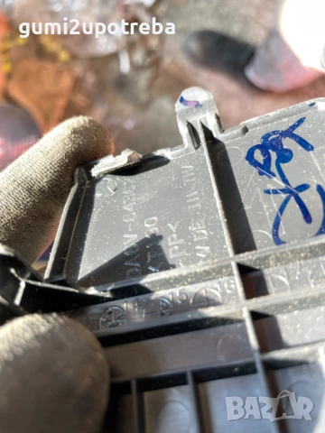 Гумена Стелка Централна Конзола DA6V-64362 Mazda CX3 4х4 77kW 1.5дизел 2015, снимка 3 - Части - 53351244