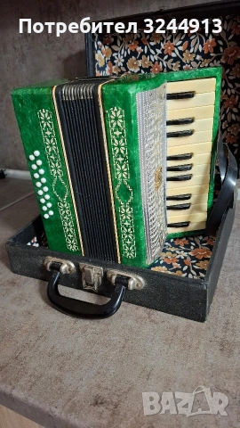 Оригинален Руски Соц СССР Акордеон Малыш 16 баса 