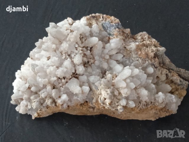 №7, Кристали,Минерали,Кварц,Кварцова друза с флуоресцентен калцит,