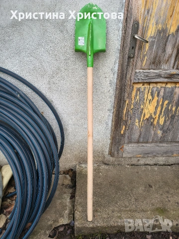 Лопата права (бел) с дървена дръжка