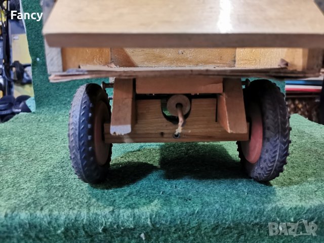 Дървен модел Unimog 1/16, снимка 5 - Антикварни и старинни предмети - 43016923