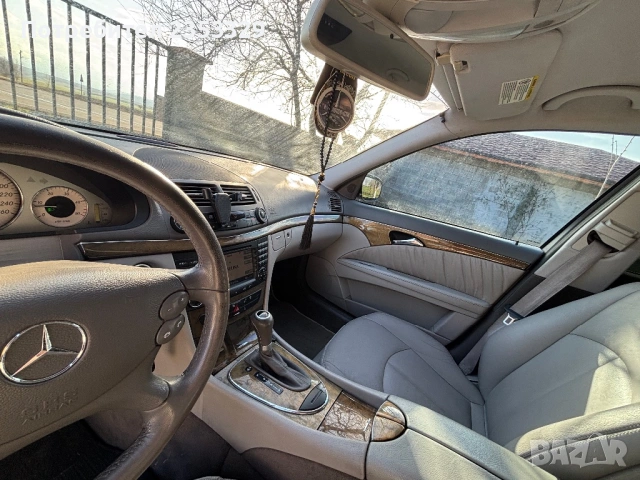 Mercedes-Benz E 320, снимка 12 - Автомобили и джипове - 53224297