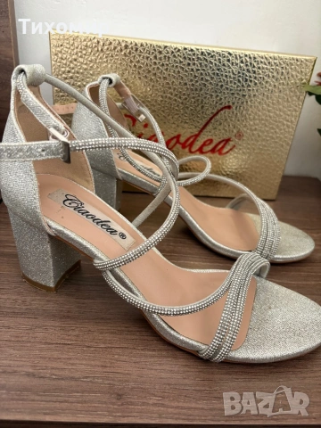 Елегантни дамски сандали на ток – сребристи с камъчета, снимка 3 - Дамски елегантни обувки - 53505666