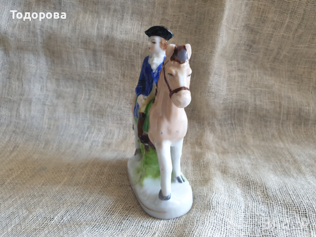 Порцеланова фигурка на благородник на кон, снимка 3 - Антикварни и старинни предмети - 44911574