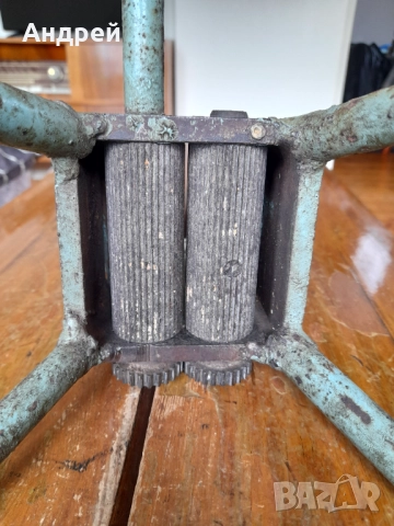 Стара мелница,трошачка за храна за птици, снимка 7 - Други ценни предмети - 52945424