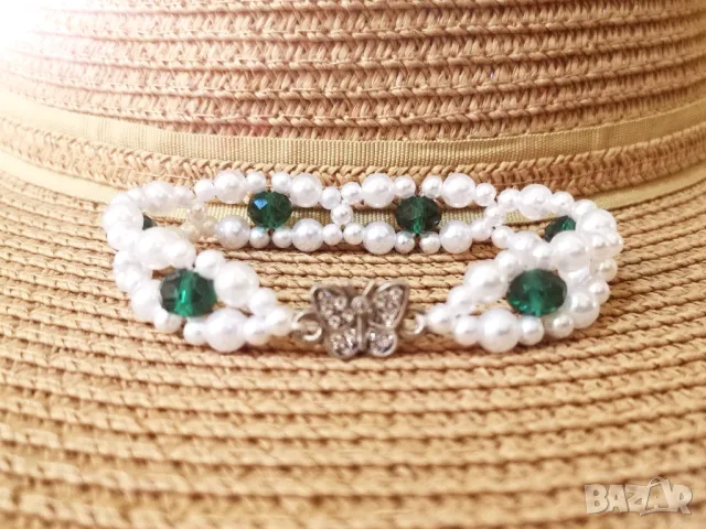 🏷️ Гривна / цвят: перлено бял и зелен / с орнамент пеперуда, снимка 2 - Гривни - 47313146