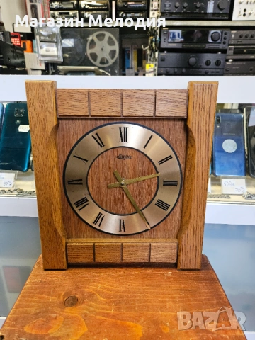 Немски стенен часовник Richter В отлично техническо и визуално състояние.