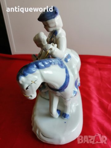 Стара Френска Порцеланова  Статуетка , Двойка с Кон, снимка 6 - Антикварни и старинни предмети - 43112431
