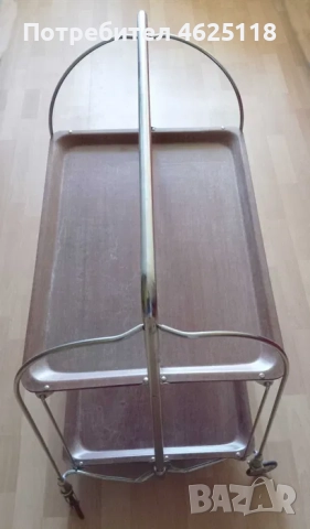 Сгъваема руска масичка на колела.