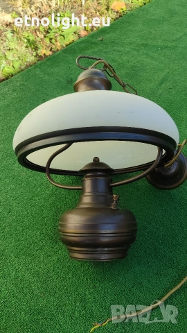 Масивен старинен месингов полилей с голяма куполна стъкленица 