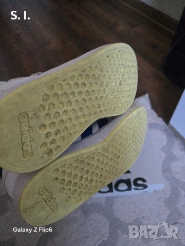 Оригинални маратонки Adidas 35н., снимка 4 - Детски маратонки - 51875496