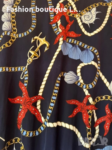 Дълга сатенена ефирна рокля с морски десен в тъмно син цвят M / L размер на марката Calliope 👗👗👗, снимка 9 - Рокли - 52052140