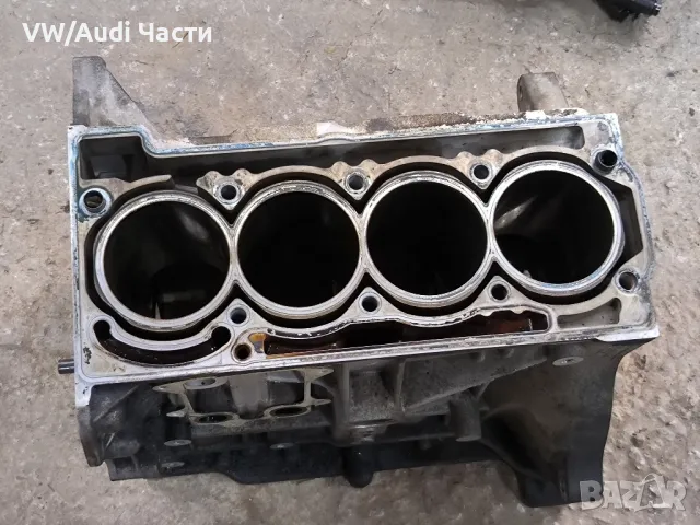 Цилиндров блок за Голф 5 Ауди А3 1.6 фси VW Golf 5 Audi A3 8P 1.6 FSI Passat Touran 03C103019