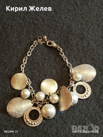 Гривна с изкуствени перли и текстурирани метални дискове красива 51810, снимка 6 - Гривни - 53476159