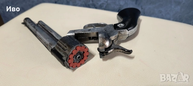 Стар метален револвер с капси Colt Peacemaker , снимка 4 - Колекции - 53507866