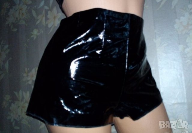 Asos- Къси секси панталонки от лак -S, снимка 6 - Къси панталони и бермуди - 39714136