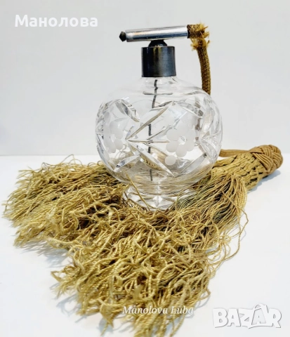 Голяма ръчно изрязана кристална стъклена бутилка за парфюм в стил Art deco с пулверизатор., снимка 4 - Други ценни предмети - 52450858