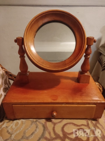 Старинно дървено огледало-тоалетка с чекмедже, снимка 2 - Антикварни и старинни предмети - 53032996