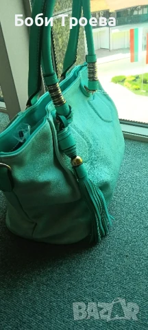 Дамска чанта среден размер, изработена от висококачествена еко
кожа в морско зелен цвят, снимка 3 - Чанти - 50809692