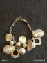 Гривна с изкуствени перли и текстурирани метални дискове красива 51810, снимка 6