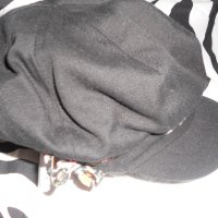Нова  Дамска Шапка с козирка, връзки за регулиране и панделка, бяла и черна, снимка 4 - Шапки - 37181841