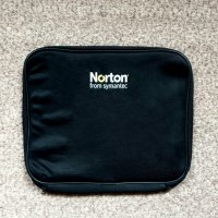калъф за лаптоп  Norton by Symantec, снимка 1 - Лаптоп аксесоари - 27859561