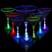 Чаша за мартини - светещи, снимка 1 - Чаши - 26868345
