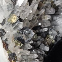 №169,Кварц,Планински кристал,Кварцова друза с халкопирит и сфалерит,Quartz Bulgaria,BGminerals,, снимка 7 - Декорация за дома - 44124682