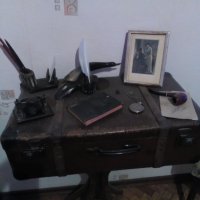 Статуетка мастилница  ,,ПИНГВИН' и поставка за пишещи предмети,ръчно изработена от биволски рог., снимка 2 - Статуетки - 39620973