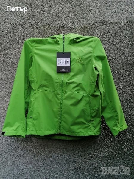 Продавам чисто ново зелено дамско яке с висока водоустойчивост - мембрана Arc'teryx , снимка 1