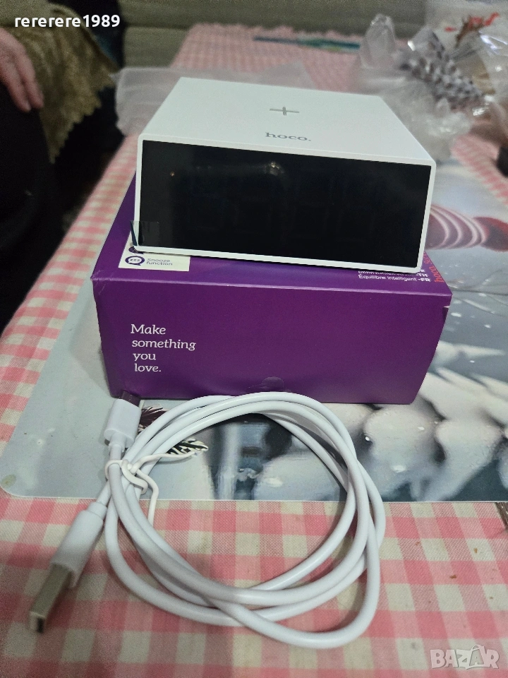 Безжично зарядно-часовник, снимка 1