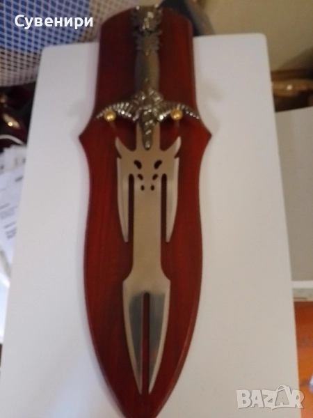 меч за стена на дървено пано, снимка 1