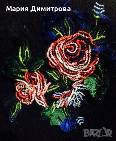 Пуловер с бродирани рози, снимка 3 - Блузи с дълъг ръкав и пуловери - 38856973