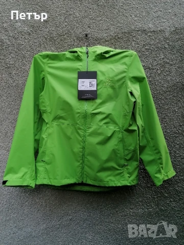 Продавам чисто ново зелено дамско яке с висока водоустойчивост - мембрана Arc'teryx 